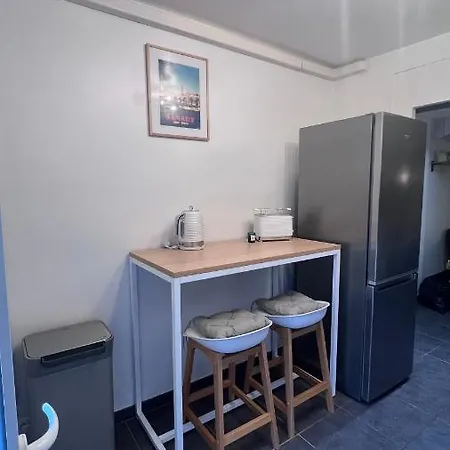 Joli T2 Proche Et Parking Prive باندول